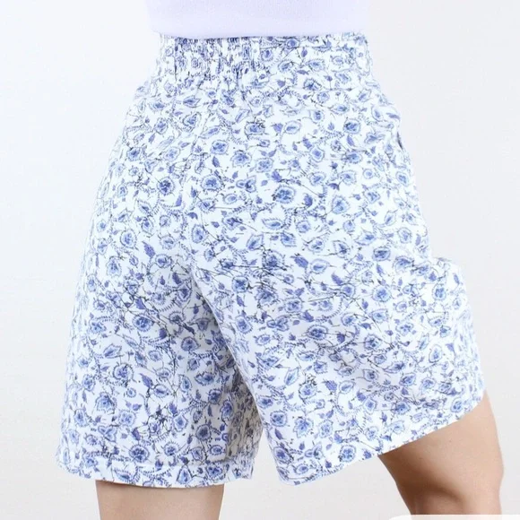 Vintage 60s 80s high rise pleated floral Bermuda shorts blue white cottagecore - Picture 3 of 10